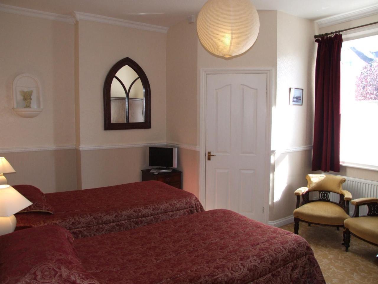 Hedley Villa Guest House レミントンスパー エクステリア 写真