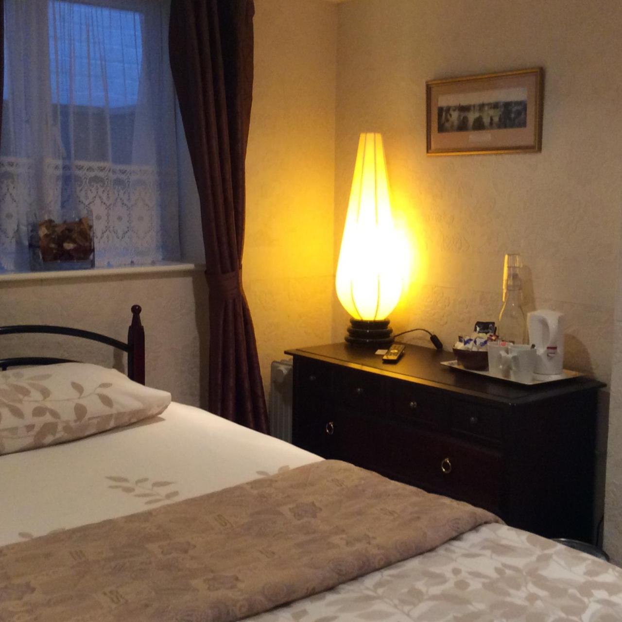 Hedley Villa Guest House レミントンスパー エクステリア 写真